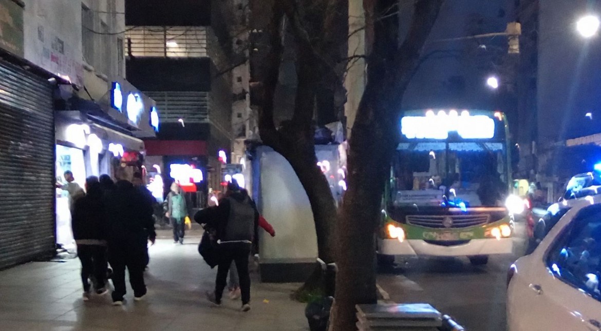 Ataque a un chofer en pleno recorrido: le pegaron en la cara y rompieron un vidrio