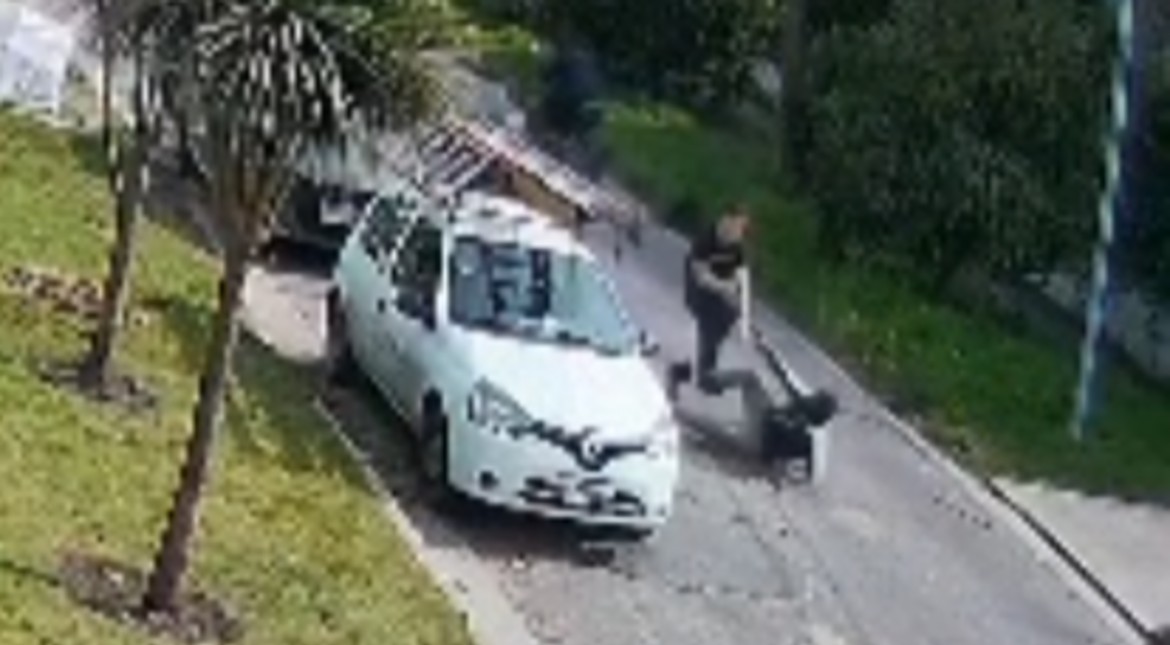 Video: así fue el momento en el que delincuentes balearon a un gasista para robarle el auto