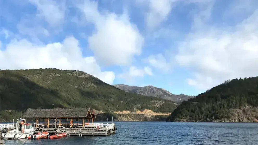 Conmoción: una mujer murió tras descompensarse en el lago Lácar en San Martín de Los Andes