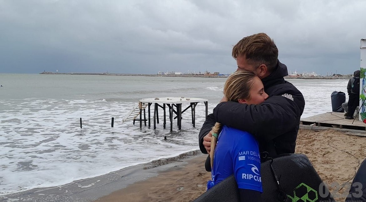 Con el aliento de papá: Isabella Assmann avanza en los Suramericanos