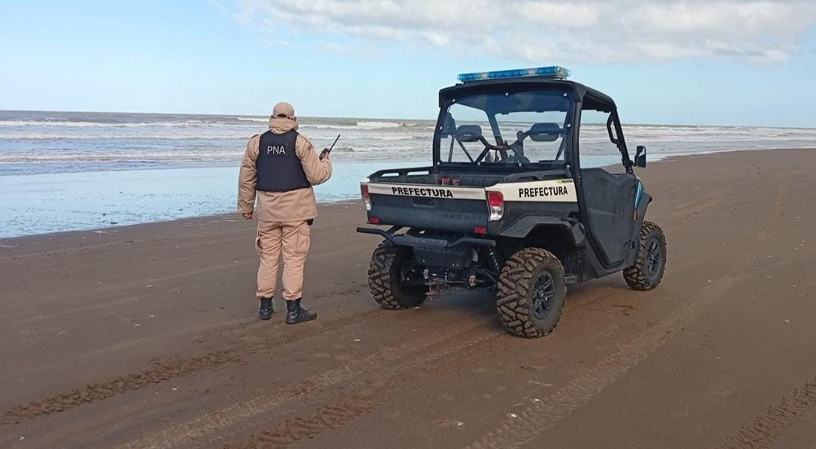 Prefectura sumó un guardacostas y reforzó la búsqueda de los dos kayakistas en Santa Teresita