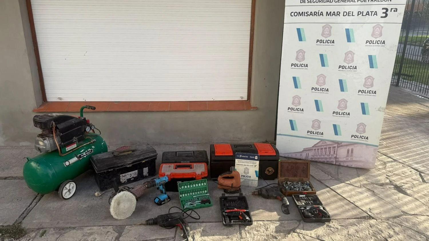 Algunos de los bienes hallados.