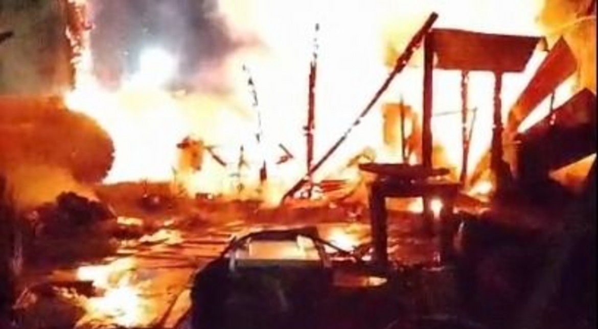 Celebraban la llegada de su bebé y un incendio les destruyó la casa: “Nos quedamos sin nada”