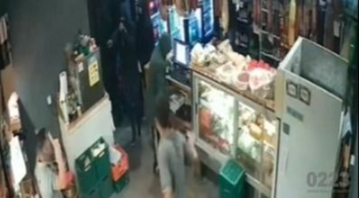 "Estamos cansados de trabajar con miedo": violento asalto armado en una famosa fiambrería de Mar del Plata