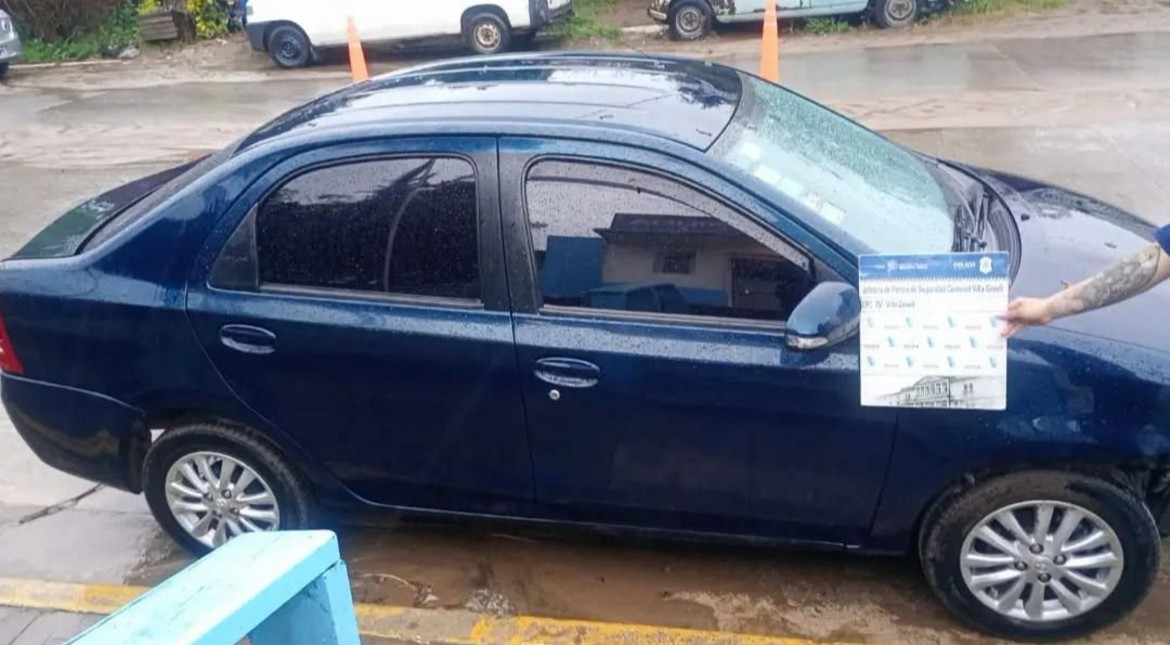 Vieron a la policía, escaparon y dejaron abandonado un auto buscado en Mar del Plata por robo