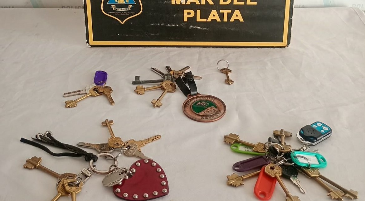 ¿Te abrieron el auto y te robaron las llaves de casa? Buscan a los dueños de 23 llaves