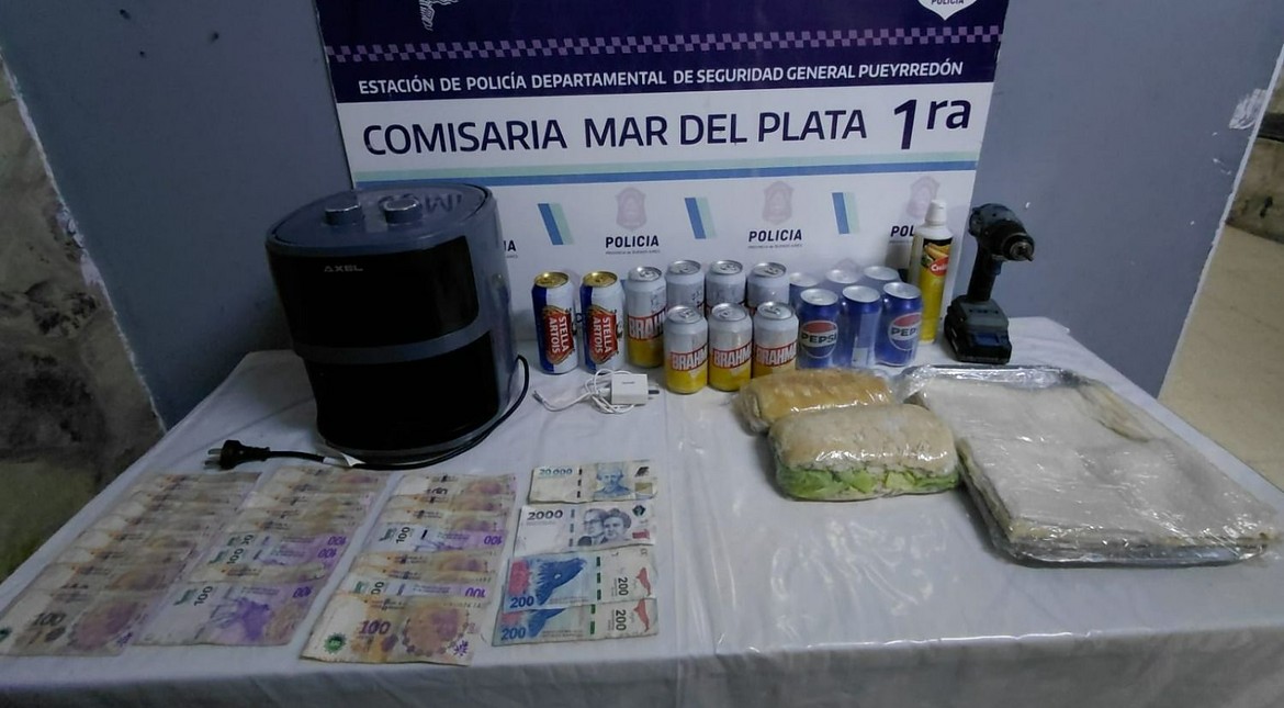 Rompieron los vidrios y vaciaron una panchería