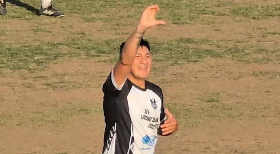 Quién era el futbolista que murió tras un brutal choque con su moto