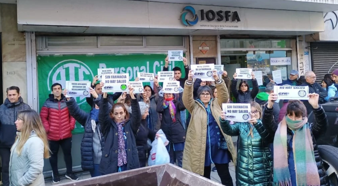 El reclamo de los trabajadores tras el cierre de los hoteles y la farmacia de Iosfa: "Esto solo tiene una solución política"