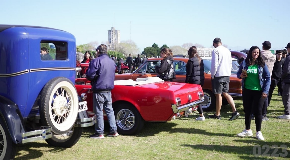 Las mejores fotos de la exhibición de autos clásicos en la Base Naval de Mar del Plata