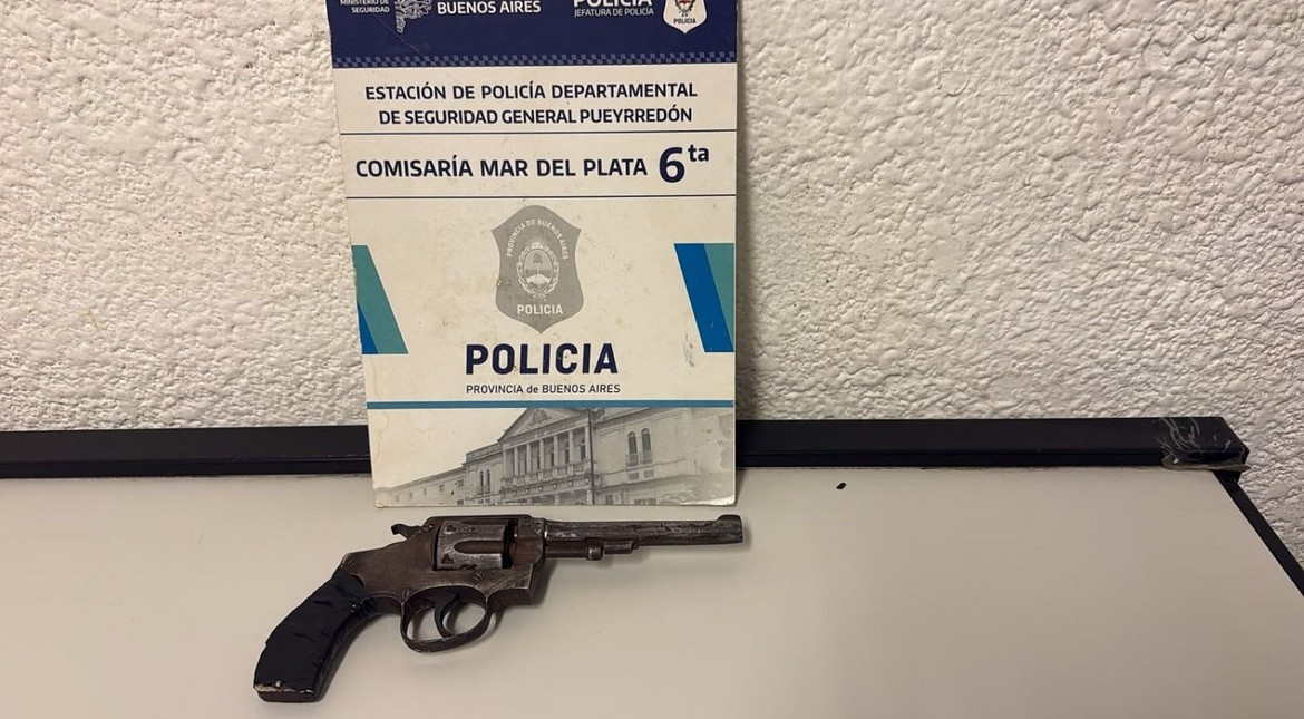 Golpeó a un chico, gatilló tres veces y no salió la bala: tiene 15 años