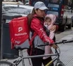 La verdad detrás de la foto viral sobre la mamá repartidora de Pedidos Ya