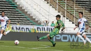 Con diez jugadores y sobre la hora, Aldosivi festejó ante Arsenal 