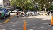 Armaron un pelotón y coparon las calles de Balcarce para correr picadas en moto