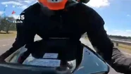 Manejaba en moto en la ruta, lo apuntaron con un arma y escapó a 250 km/h