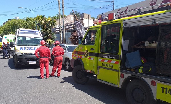 A 200 metros de Milei: cayó una pared sobre un obrero y fue trasladado ...