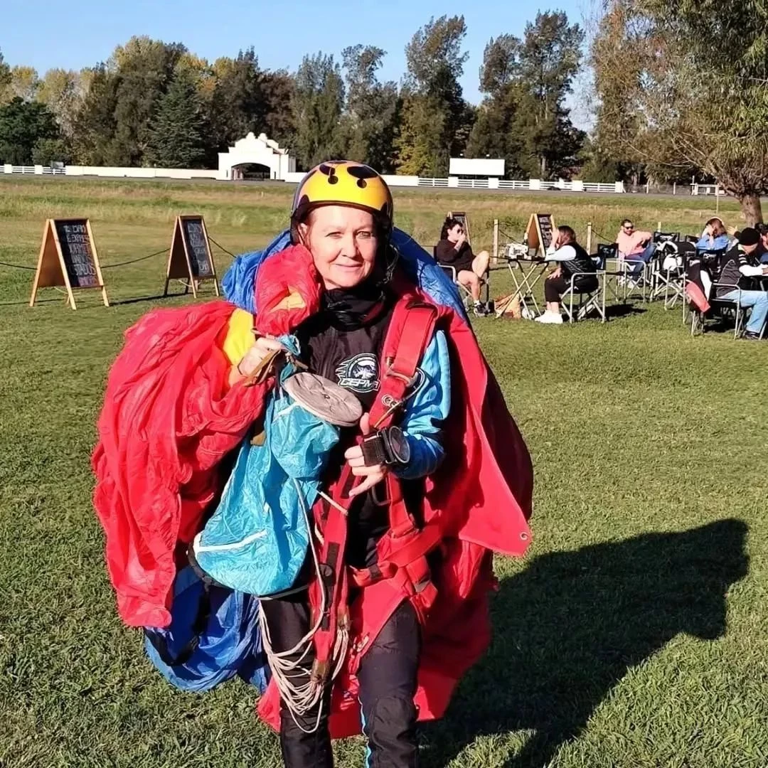 "Veníamos de perder a una hermana y le pedimos que no haga esa actividad": el dolor de la familia de la paracaidista fallecida