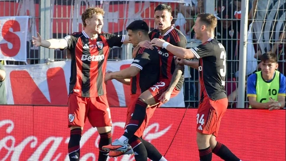 River madrugó a Racing y se metió en la semifinal