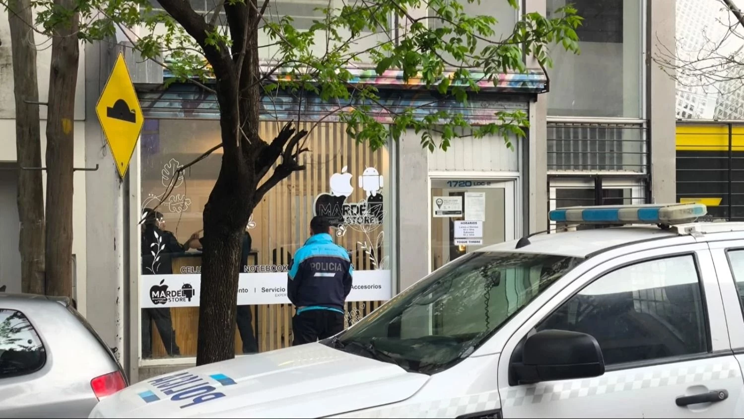 “No tenemos nada que ver con ese teléfono”: la versión de la dueña del local de celulares clausurado en el centro