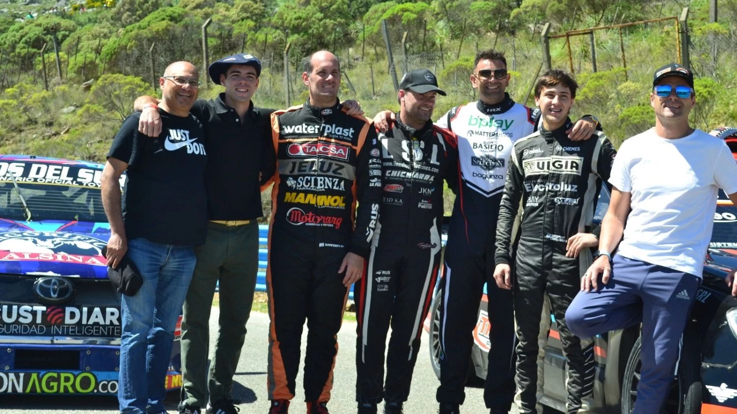 Reino junto a diversos pilotos del TC en una exhibición realizada en el autódromo en octubre de 2025.