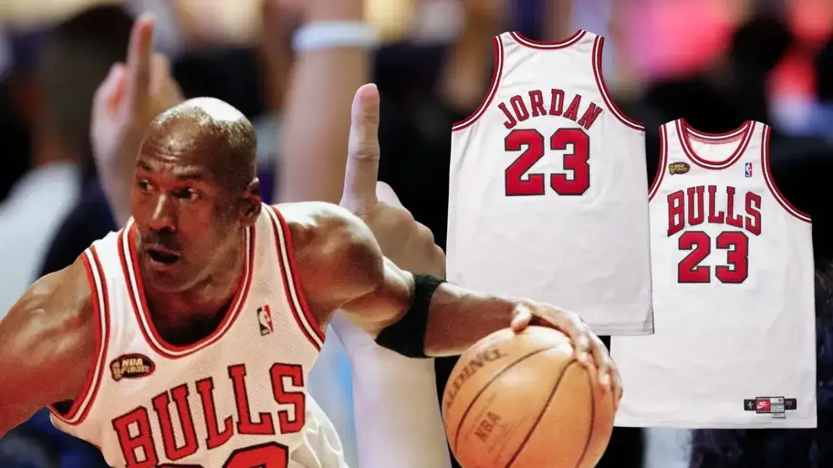 Una camiseta de Michael Jordan alcanza un récord histórico: cuánto pagaron por ella