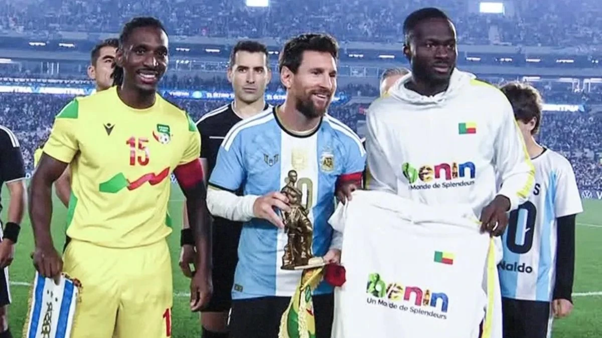 Messi recibió tres regalos de Benín y uno sorprendió a todos: qué representa la estatuilla