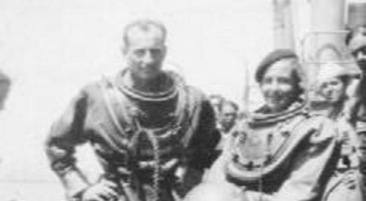 ¿Conocías la historia de la joven marplatense que desafió a los marinos de su época, se vistió de plomo y conquistó el fondo del Atlántico?