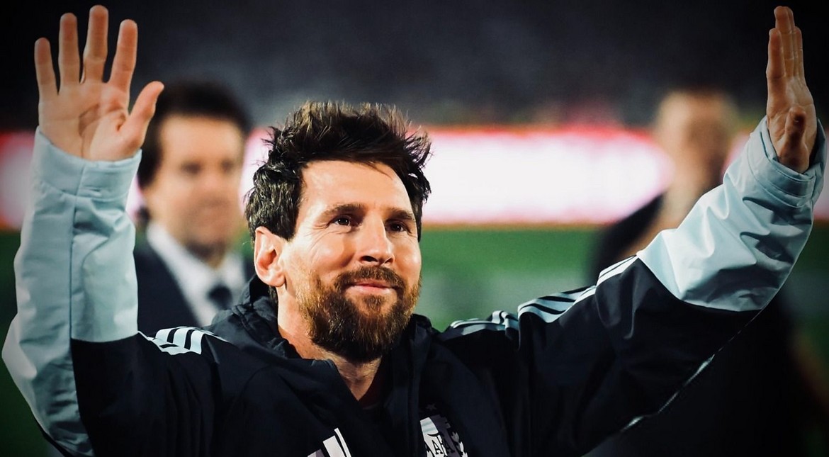 Messi imitó una icónica foto de su carrera: "Gracias Argentina"