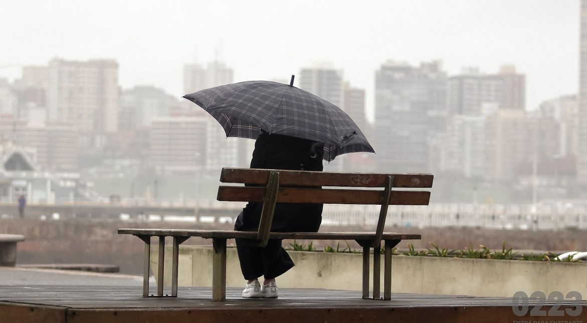 Desaparecieron las alertas, pero siguen las lluvias y los fuertes vientos en Mar del Plata
