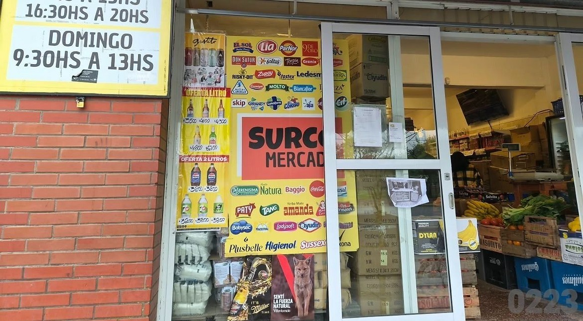 "Me tiraron y pensé que me había roto la cadera": así fue el violento asalto en el supermercado