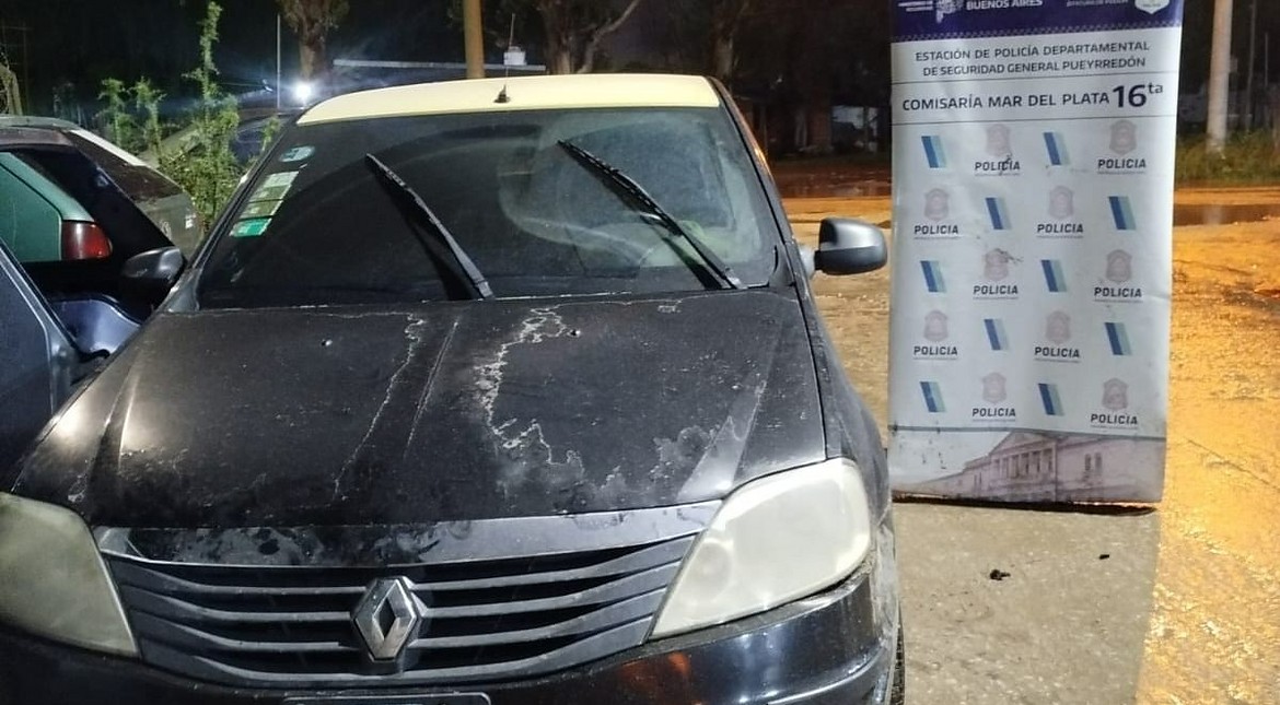 Robaron un auto y lo prendieron fuego: cayó un adolescente de 17 años