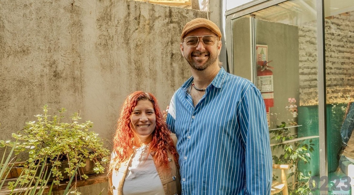 Es marplatense, se enamoró en vacaciones y convirtió la segunda cita en una vuelta al mundo: la historia de Adriana y Alex