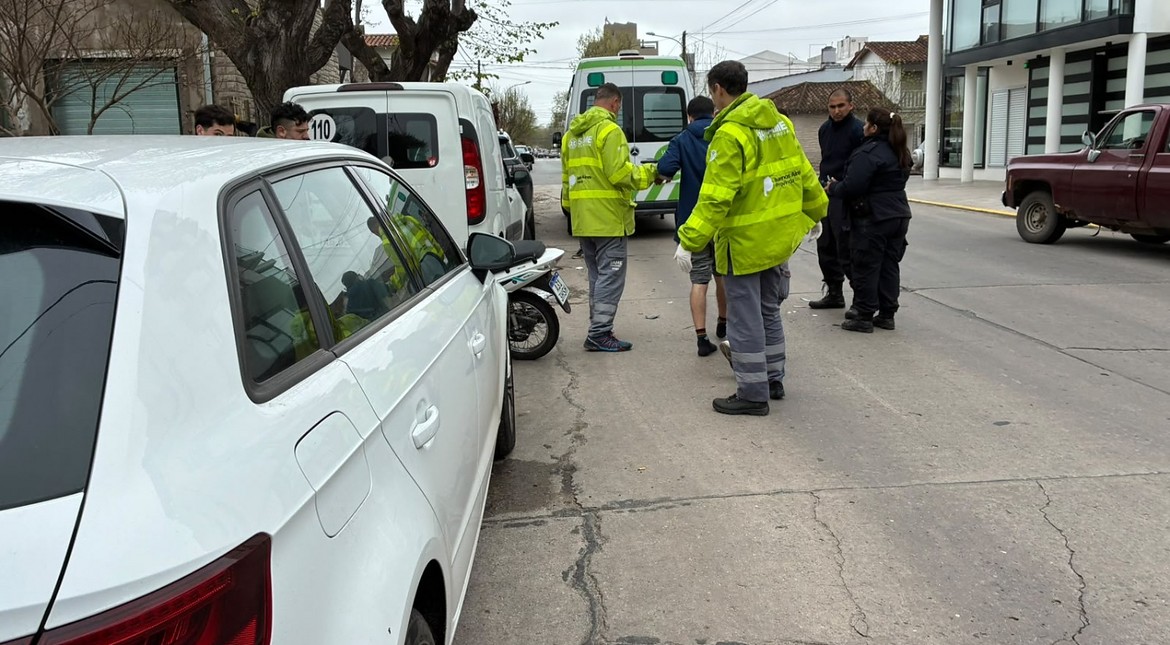 Chocó a un repartidor que iba a la psicóloga y quiso escapar: “De acá no te vas”, lo frenó una mujer