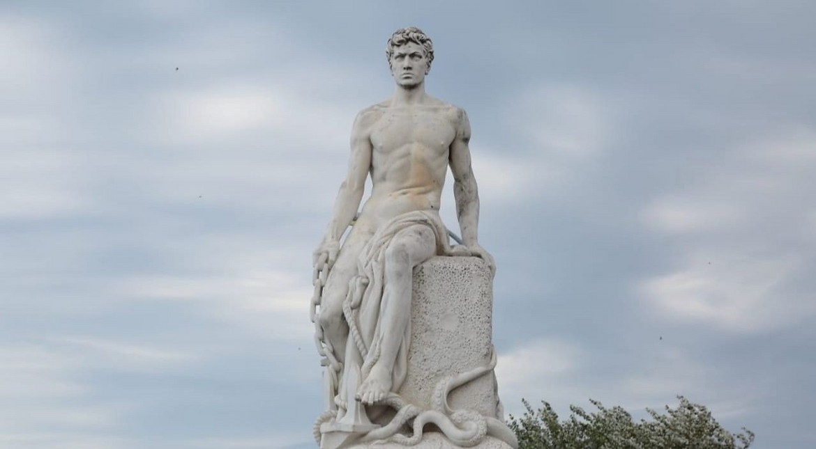 No es un homenaje a los pescadores: el secreto de la famosa estatua del puerto