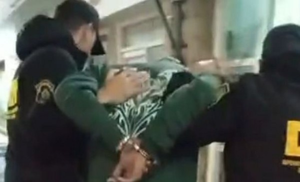 Apuñaló a un conocido y dijo que se había lastimado sólo: lo detuvieron