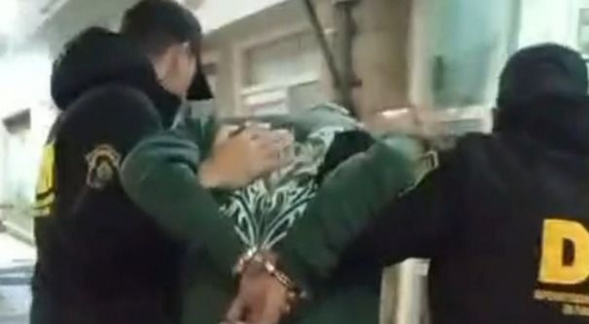 Apuñaló a un conocido y dijo que se había lastimado sólo: lo detuvieron