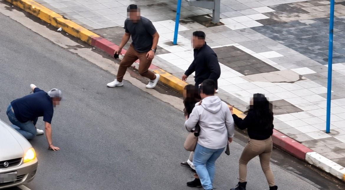 Batalla campal en plena avenida: gritos, golpes y un auto en contramano