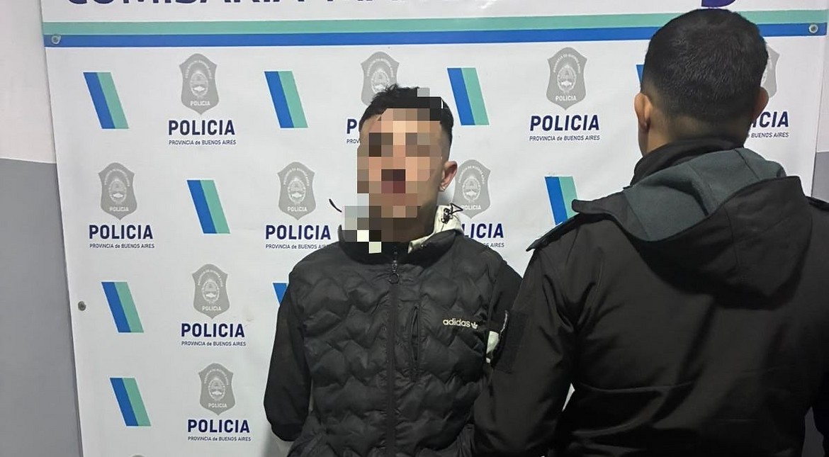 Huyó a bordo de un auto robado y quiso esconderse en un descampado