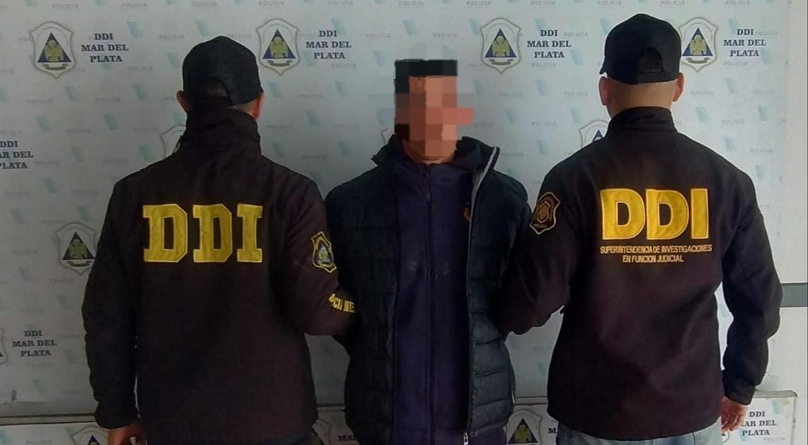 Se entregó un prófugo por un ataque a tiros contra un hombre que fue juzgado por el asesinato de su hermano