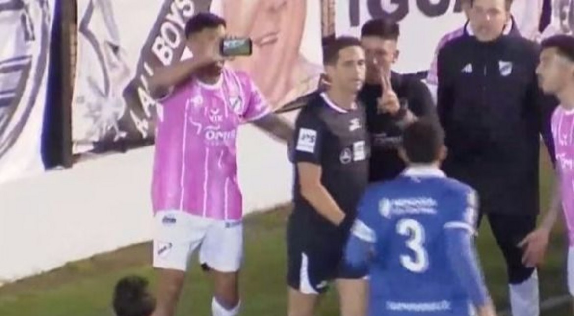 Nicolás Lamolina cobró un penal sobre la hora, vio la repetición en un celular y se arrepintió