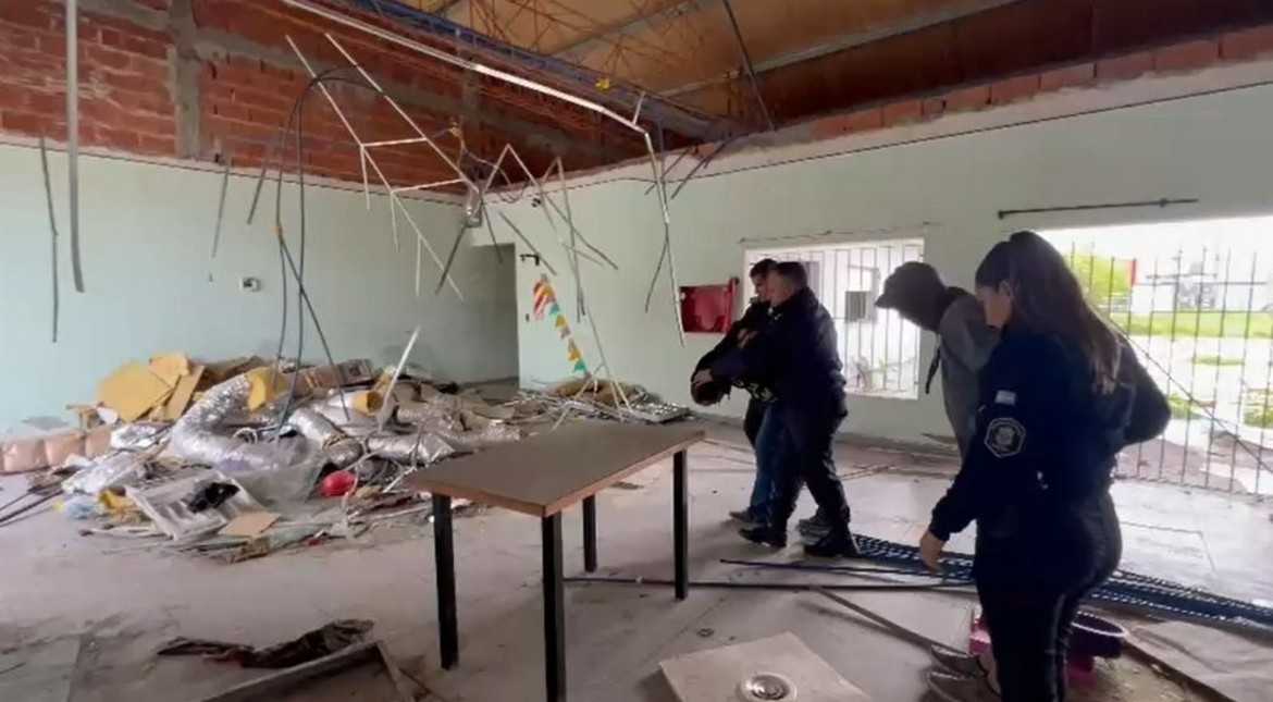 Entraron a robar a un centro educativo: uno tenía pedido de captura