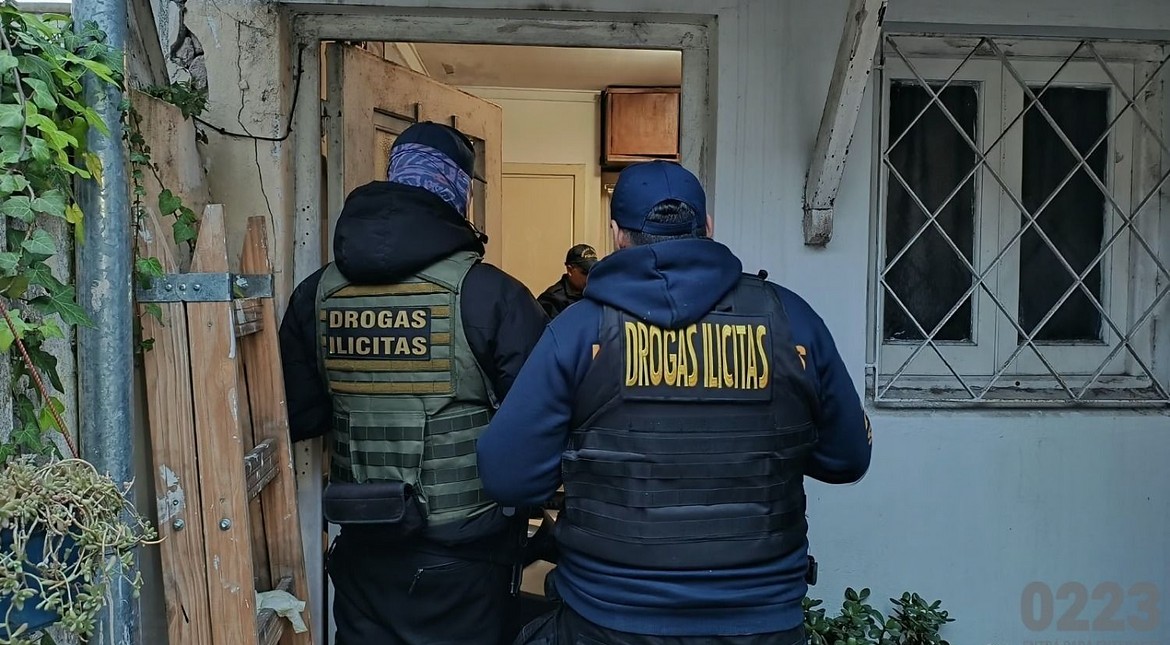 Atrincherado en el baño: los últimos minutos del hombre que murió en un enfrentamiento luego de que le allanaran la casa