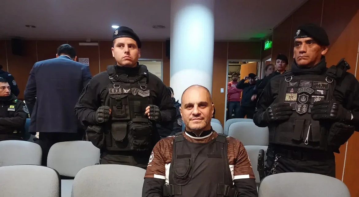 Cositorto fue internado por necrosis genital similar que podría ser mortal