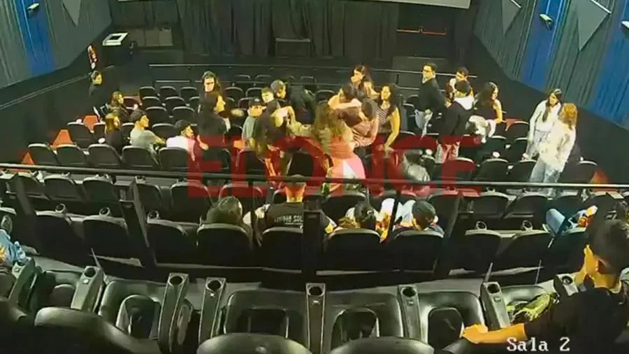 Dos chicas se pelearon por la butaca en un cine de Entre Ríos y terminaron a los golpes y agarrones de pelo