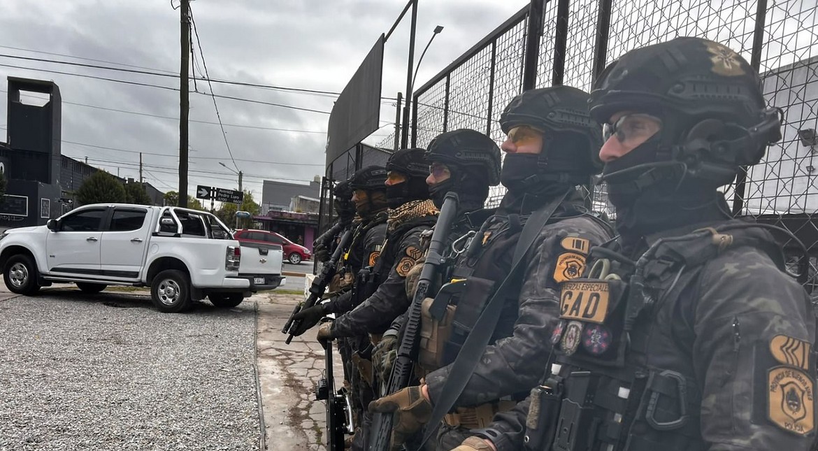 Le fracturaron la clavícula para robarle la moto: un detenido luego de tres allananamientos
