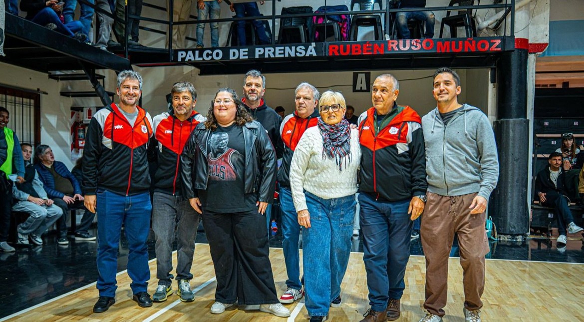 Quilmes homenajeó al “Ruso” Muñoz: el emotivo reconocimiento que quedó para siempre en el José Martínez