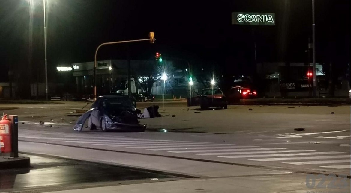Impactante choque en Vértiz: un conductor quedó atrapado y hubo tres heridos