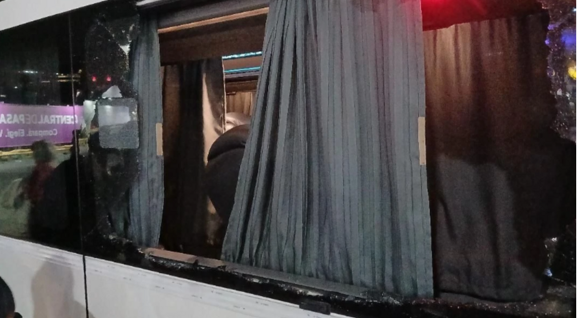 Tensión: así llegó a Retiro el micro de larga distancia apedreado que salió desde Mar del Plata