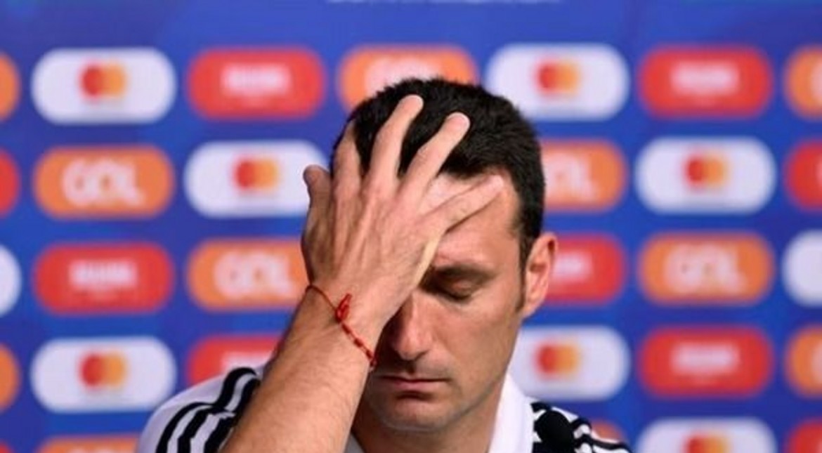Scaloni no gana para sustos: otra figura de la Selección Argentina salió con molestias y preocupa