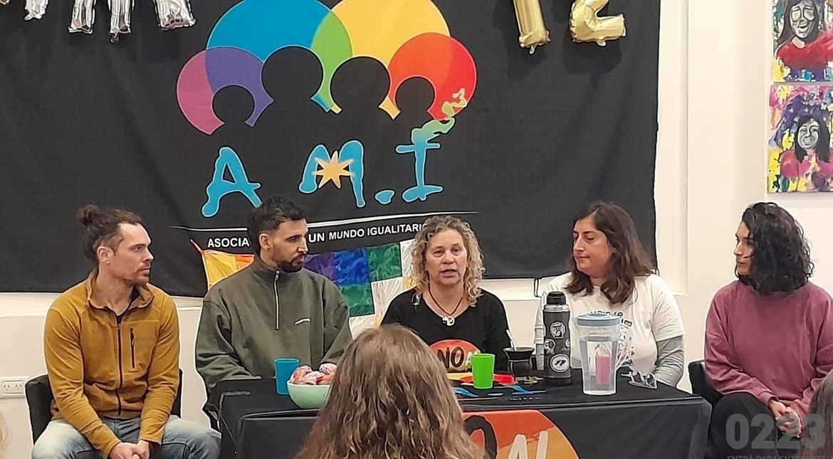 Piden derogar un DNU de Milei que afecta a jóvenes travestis y trans: "Va contra las minorías”